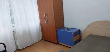 Apartament cu 3 camere în zona Trapezului