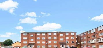 Flat for sale in Makepeace Road, Northolt UB5