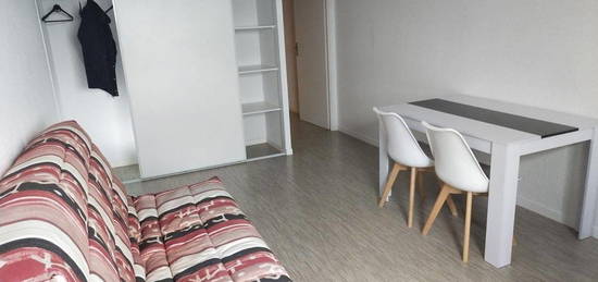 Studio meublé  à louer, 1 pièce, 31 m², Étage 6/–