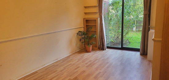 2 bed maisonette to rent