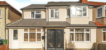 Detached house to rent in Ravenswood Avenue, Surbiton KT6