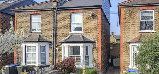 3 bed semi-detached house to rent