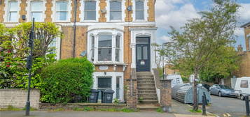 Flat to rent in Albion Road, Stoke Newington, London N16