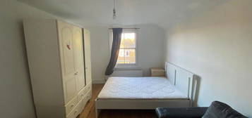 Room to rent in Floor, 6 Solon Road, London 5Uy, UK SW2