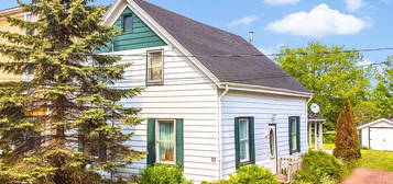 32 Main St, Victoria, PE C0A 1J0