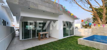 Venta de Casa con Alberca Fraccionamiento Lomas de Cocoyoc, Morelos