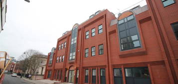 Flat to rent in BPC01194 Trelawney House, Surrey Street BS2