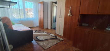 Vând apartament 3 camere