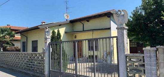 MORTARA VIC: VILLA LIBERA SU QUATTRO LATI SU UNICO