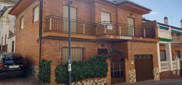 Chalet pareado en venta en avenida Alfaguara, 80