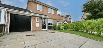 3 bedroom link detached house for sale