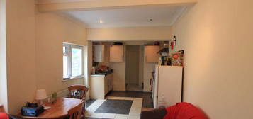 5 bedroom terraced house to rent