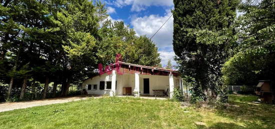 MAISON DE CAMPAGNE DE TYPE TROIS AVEC PISCINE ET CABANONS