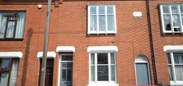 5 bedroom terraced house