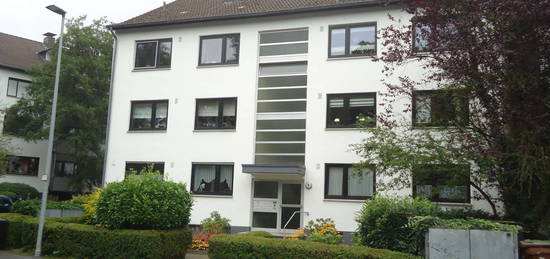 3-Zimmerwohnung Hochparterre mit Balkon und EBK in Bergisch-Gladbach