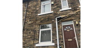 Terraced house to rent in Carr St, Bradford BD5