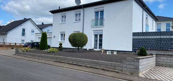 Zweifamilienhaus von Privat massiv gebaut