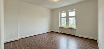 2 Zimmer - Balkon - Jobcenter möglich!