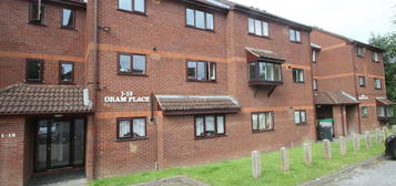 Flat to rent in Oram Place, Lawn Lane, Hemel Hempstead HP3