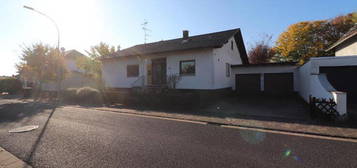 ***Einfamilienhaus mit Garten und Garage***