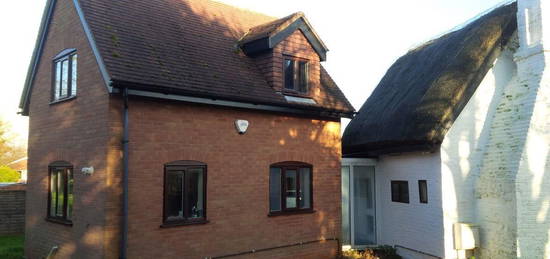 3 bed detached house to rent