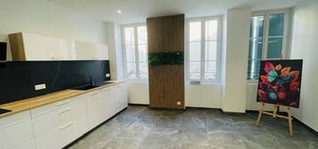 À vendre, Appartement avec terrasse rénové 4 chambres hypercentre PARAY LE MONIAL (71)