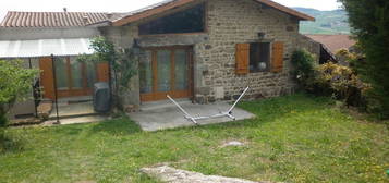 Maison de caractère, dans hameau, terrasse, jardinet, cheminée,