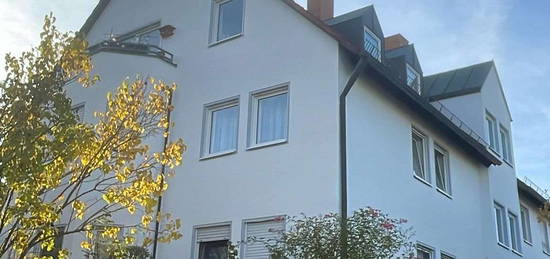 Stilvolle 2-Zimmer-DG-Wohnung mit Balkon und Einbauküche in Bayreuth