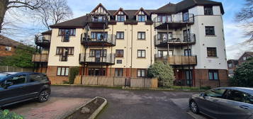 Flat to rent in Copers Cope Road, Beckenham BR3