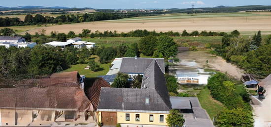 Großzügiges Einfamilienhaus mit Einliegerwohnung in ländlicher Lage