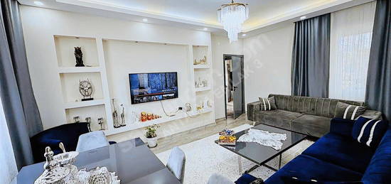 Yenigünde tramvay yakını içi yapılı 2+1 120m2