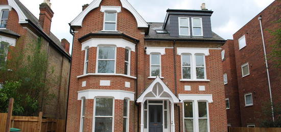 Flat to rent in 4 Oakwood Avenue, Beckenham BR3