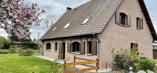 Maison traditionnelle 1 étage  à vendre, 7 pièces, 6 chambres, 180 m²