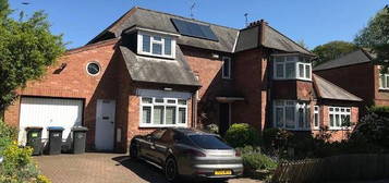 3 bedroom semi-detached house to rent