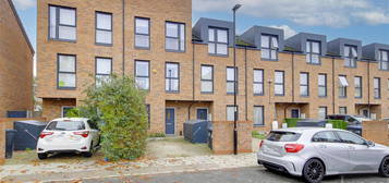 Town house for sale in Canning Square, Enfield EN1