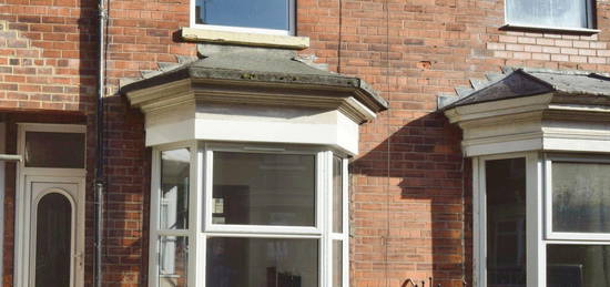 Terraced house to rent in Holyrood Villas, New Bridge Road, Hull HU9