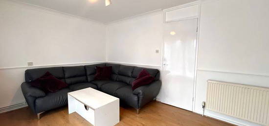 Property to rent in Dean Close, London E9