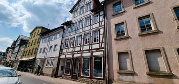 Geräumige zentrale Stadtwohnung mit Balkon