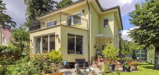 Exklusives Wohnen in Glienicke/Nordbahn: Modernisiertes EFH mit sonnigem Garten &amp; Terrassenbereich