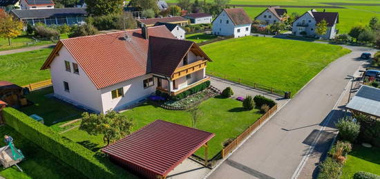 Einfamilienhaus mit Garagenbau in Etsdorf