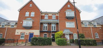 Town house to rent in Turners Avenue, Elvetham Heath, Fleet GU51