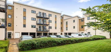 Flat for sale in Birtchnell Close, Berkhamsted HP4