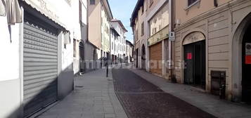 Trilocale via Giuseppe Garibaldi, Centro, Nembro