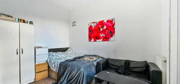 Studio flat for sale