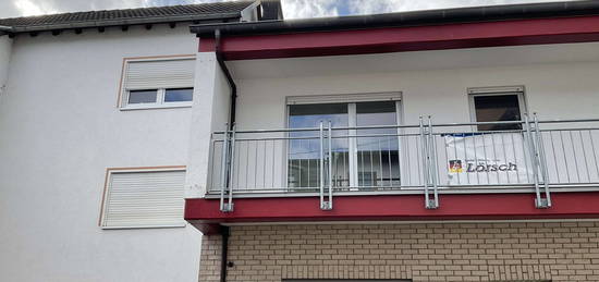 Attraktive und vollständig renovierte 4-Zimmer-Wohnung mit Balkon in Maring