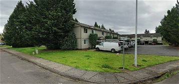 Spacious Two Bed Units on a Quite Cul-de-sac with Covered Parking, Vancouver, WA 98662