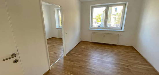 Sanierte, helle 2,5 Zimmer Wohnung mit Einbauküche