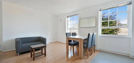 Flat to rent in -9 Cross Street, Canonbury N1