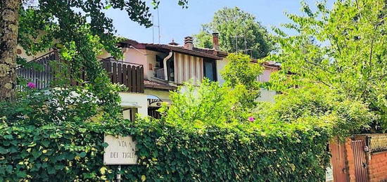 VILLA A SCHIERA A VALENTANO