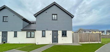 2 bedroom link detached house for sale